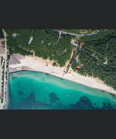 Crowded House Hotel 3*