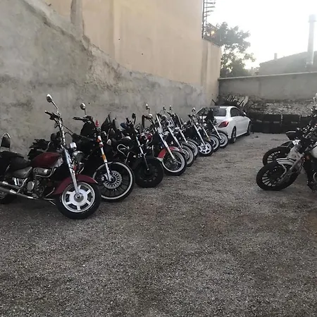 Hotel Crowded House 3*