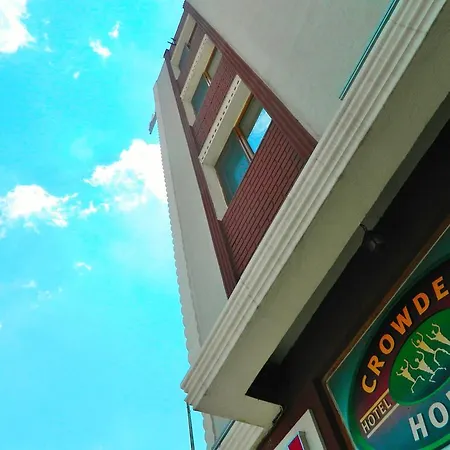 Crowded House Hotel 3*