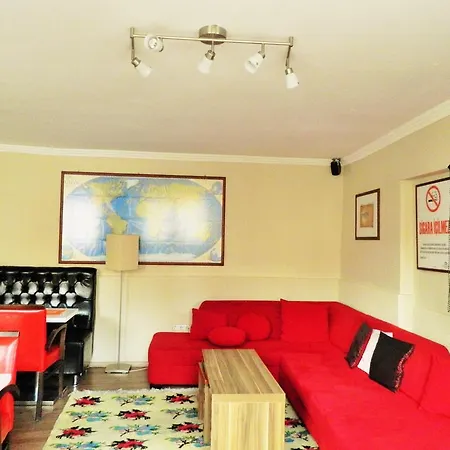 Crowded House Eceabat