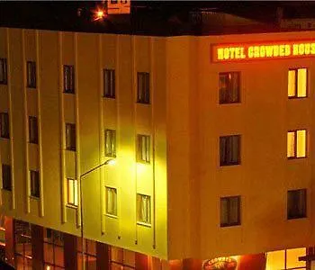 Crowded House Eceabat