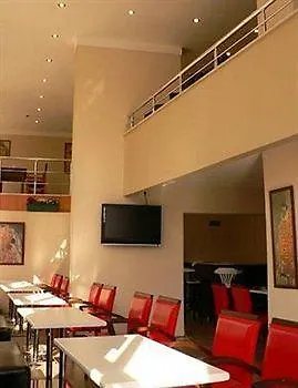 Crowded House Hotel 3*