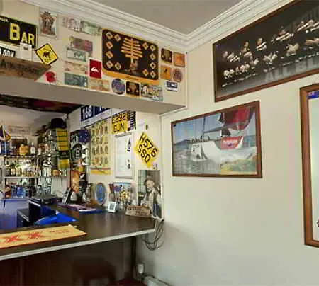 Crowded House Hotel 3*