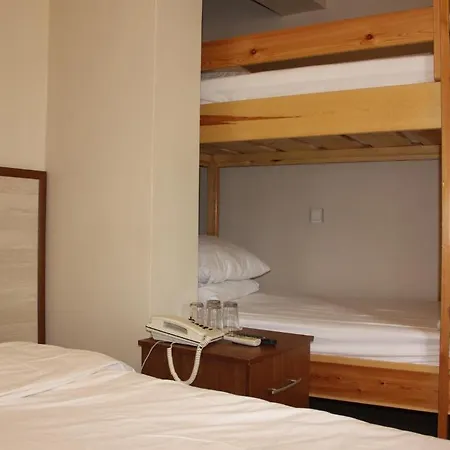 Crowded House Eceabat