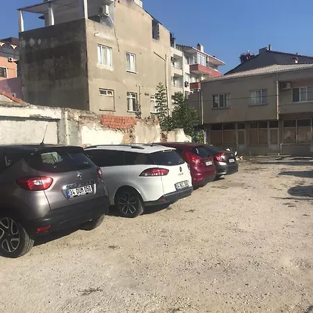 호텔 크라우디드 하우스
