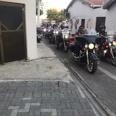 Otel Crowded House 3*