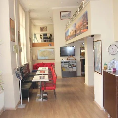 Crowded House Eceabat