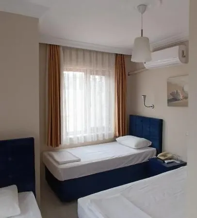 Crowded House Hotel