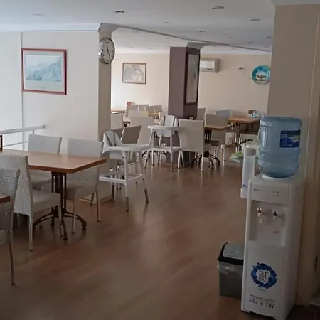 Hotell Crowded House 3*