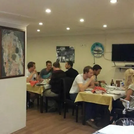 Crowded House 3*