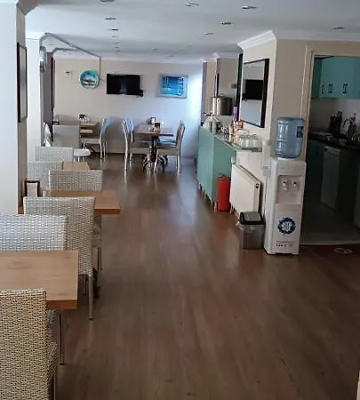 Hotel Crowded House Eceabat