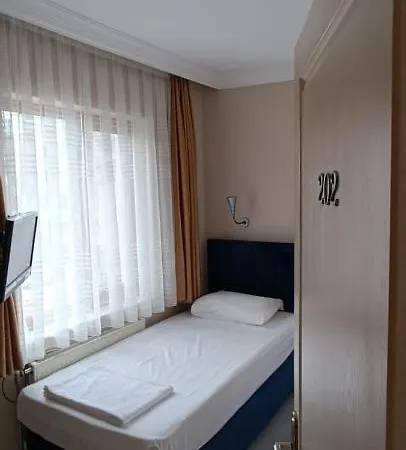 Hotel Crowded House