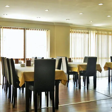 Crowded House Hotel 3*