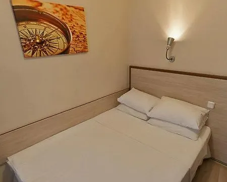 Crowded House Eceabat