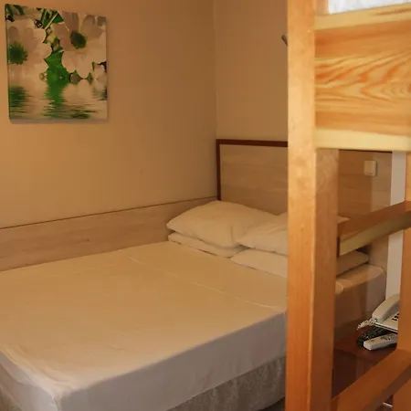 Hotel Crowded House Eceabat