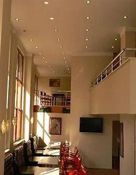 Crowded House Otel 3*