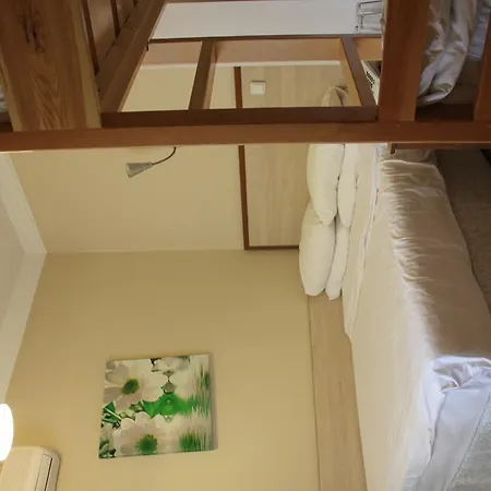Crowded House 3*