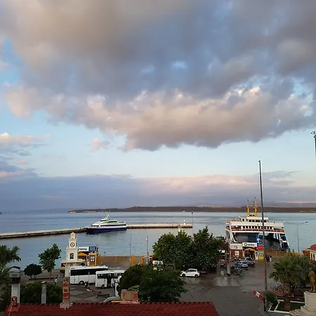 Otel Crowded House Eceabat