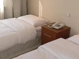 크라우디드 하우스 3*