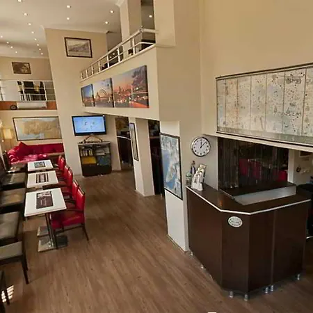 Hotel Crowded House Eceabat