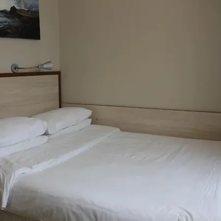 Hotel Crowded House 3*