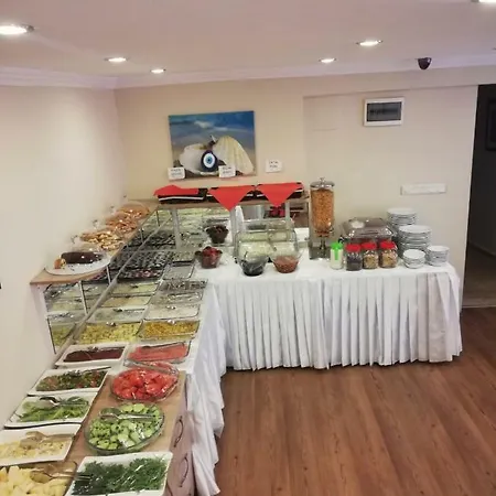 크라우디드 하우스 호텔 3*